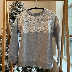 Korean Brand”Plastic Island”Gray and White Lace Top/Size S